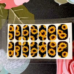 5 for $20 Nail Wraps:Sunflowers (Black)